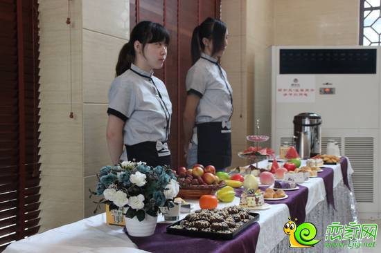 現(xiàn)代頤和苑準(zhǔn)備的冷餐