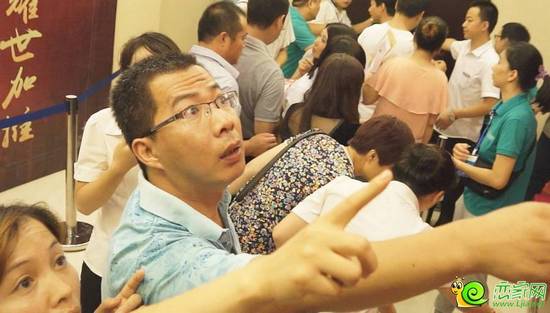 焦急選房的客戶