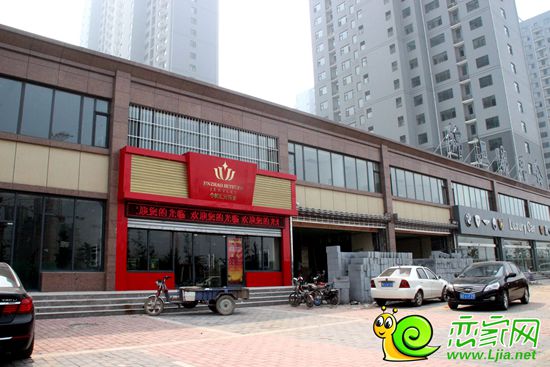 萬浩儷城營業(yè)及裝修中的商鋪