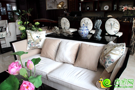 沙發(fā)及擺設(shè)
