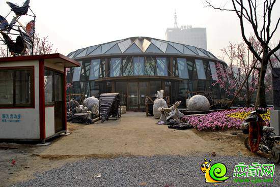 恒大名都正在建設(shè)中的售樓部