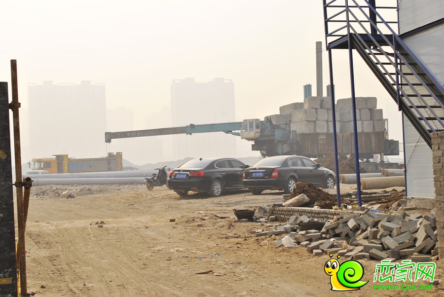 恒大名都工地正在打樁（2015.01.02）