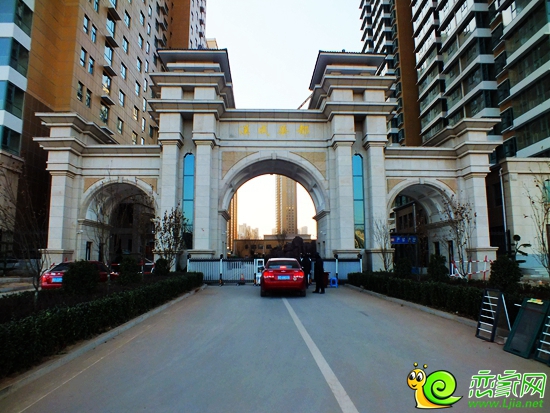 漢成華都大門實(shí)景