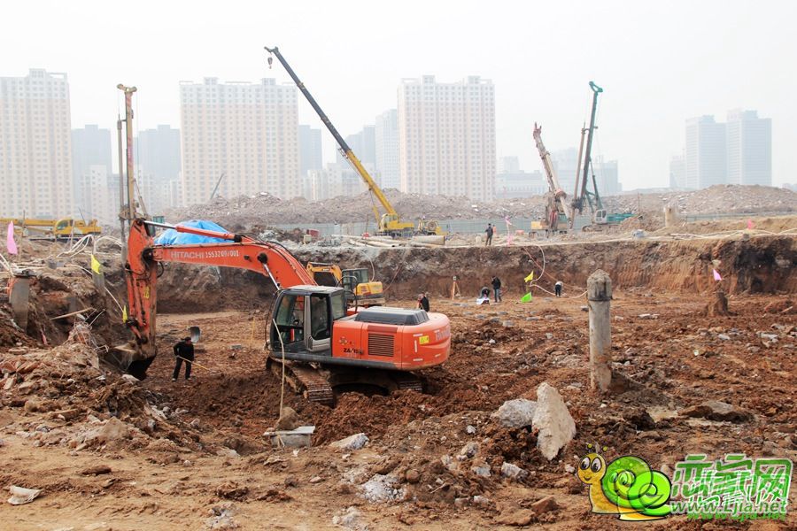 恒大名都工地正在挖槽（2015.03.01）