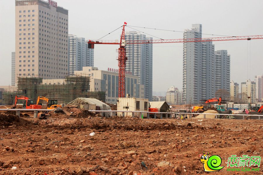 恒大名都工地正在打樁（2015.03.01）