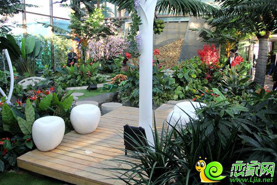 鄭州恒大名都售樓部內(nèi)小花園建設(shè)