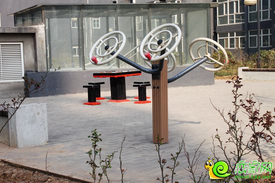 東方新城小區(qū)內(nèi)廣場圖
