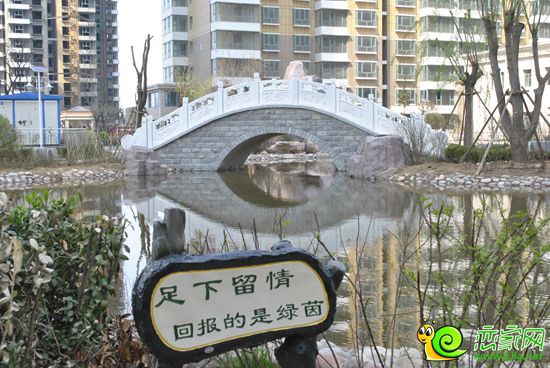 漢成華都小區(qū)內(nèi)的小橋流水