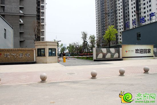 現(xiàn)代奧城實(shí)景圖