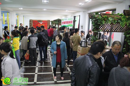 江城首邑售樓部火爆場(chǎng)面