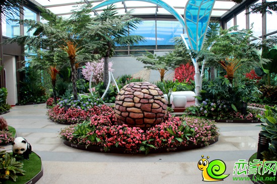 恒大名都售樓部內(nèi)的后花園