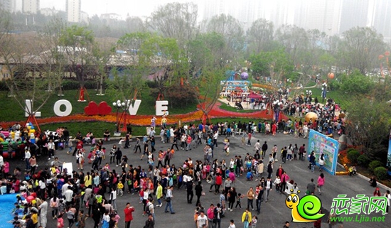 恒大名都5月3日開園當(dāng)天人氣爆棚
