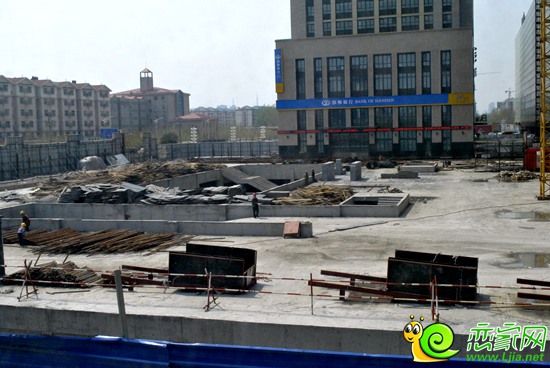 中道生活廣場(chǎng)下沉廣場(chǎng)正在建設(shè)中