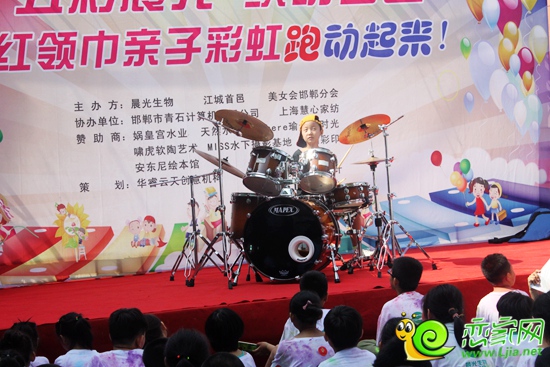 小帥哥架子鼓表演