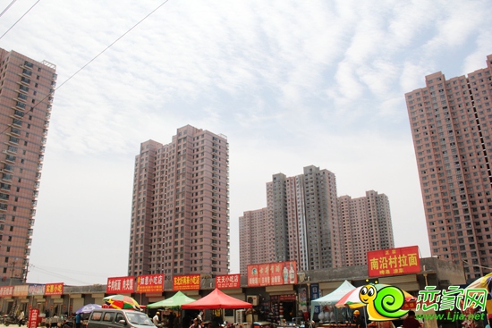 圣水湖畔實景圖