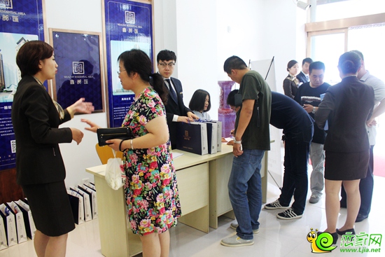 到場(chǎng)客戶均可領(lǐng)取精美禮品一份