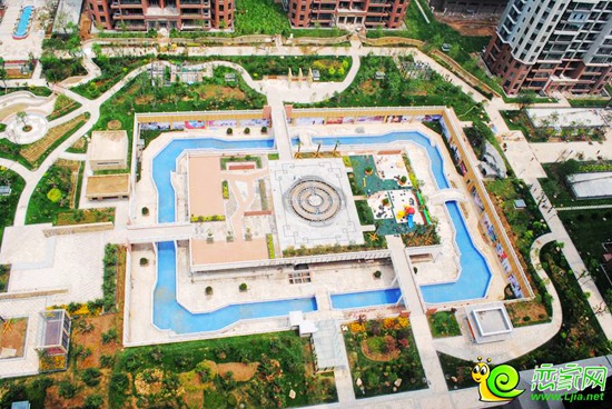 萬浩錦河灣小區(qū)內園林下沉廣場俯瞰實景圖