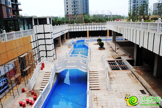萬浩錦河灣小區(qū)內園林下沉廣場俯瞰實景圖
