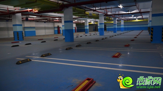 漢成華都地下車位實景圖