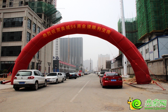 現(xiàn)代奧城S6商業(yè)樓交房現(xiàn)場