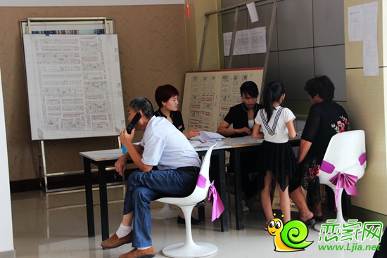 漢成華都業(yè)主在選購地下室