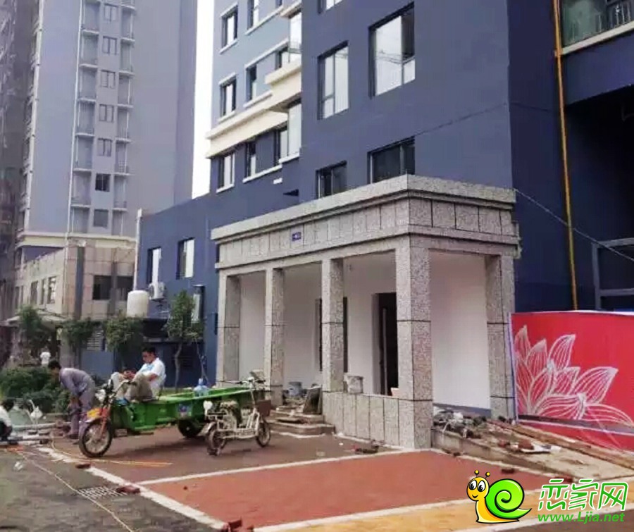 現(xiàn)代華府2號樓1單元門廳實(shí)景圖