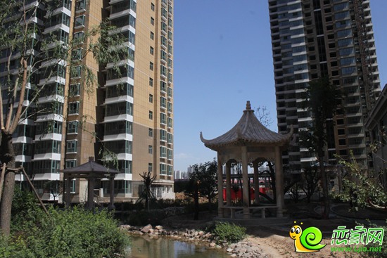 漢成華都2-4號樓園林實(shí)景圖