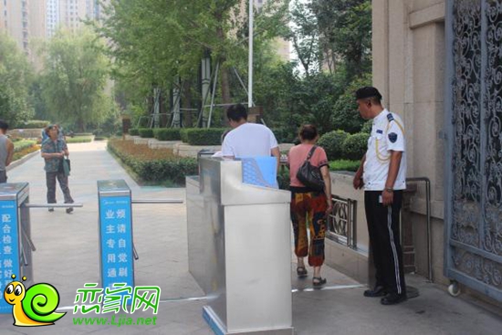 美的城小區(qū)必須刷卡進(jìn)出