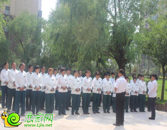 美的物業(yè)保潔大姐