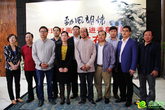新聞發(fā)布會結(jié)束后合影