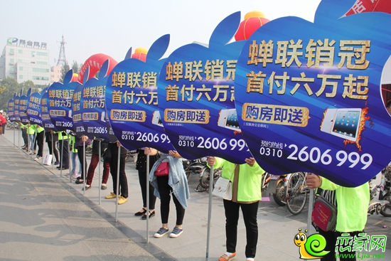 鉑爾縵國際公館房展會(huì)現(xiàn)場送“蘋果”