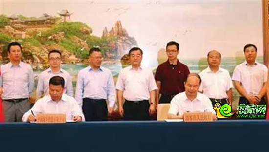 邯鄲市人民政府與中國城鄉(xiāng)控股有限公司(華耀城集團)在石簽署合作協議