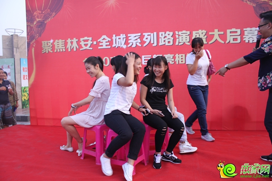 女子組搶凳子大賽同樣精彩