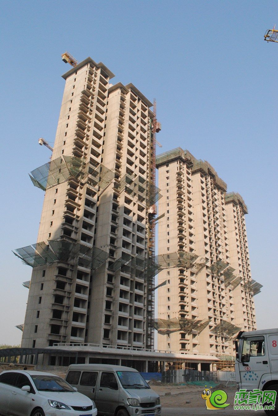 錦繡江南二期新建樓座已封頂（2015.10.16）