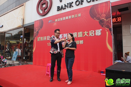 現(xiàn)場(chǎng)觀眾送祝福