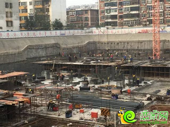 工人們忙碌的身影，是工地里最美的風(fēng)景線