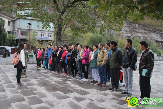 美的城業(yè)主們抵達(dá)涉縣青塔湖