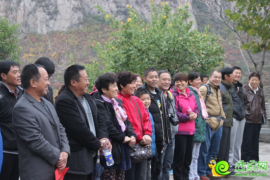 美的城業(yè)主們抵達(dá)涉縣青塔湖