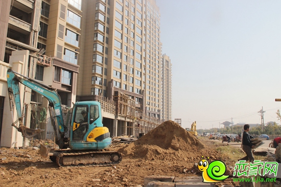 美的城三期沿街商鋪施工中