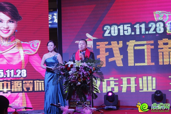 新中源建材有限公司華北銷售中心營(yíng)銷總經(jīng)理?xiàng)顐ド吓_(tái)發(fā)言