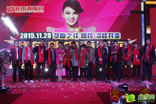 河北地區(qū)各經(jīng)銷商與烏蘭圖雅合影