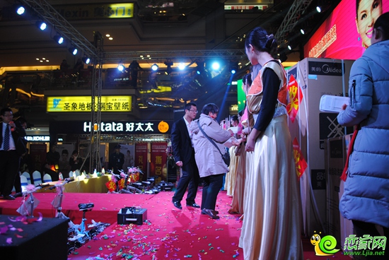 撕名牌環(huán)節(jié)