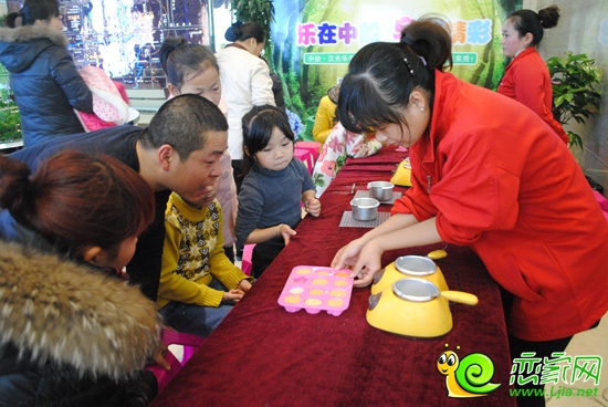 中船·漢光華府炫彩手工皂DIY活動現(xiàn)場