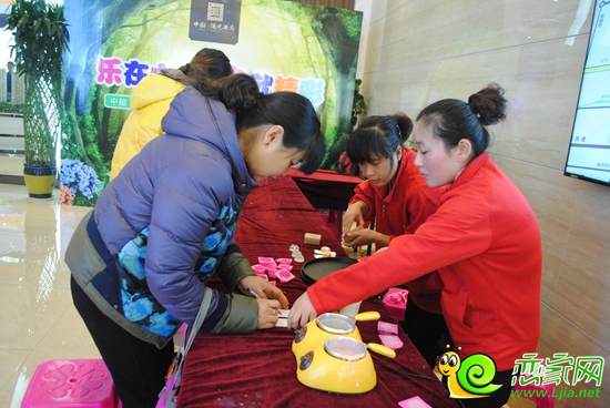 中船·漢光華府炫彩手工皂DIY活動現(xiàn)場