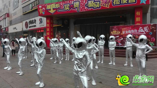 外星人在海悅廣場(chǎng)亂舞