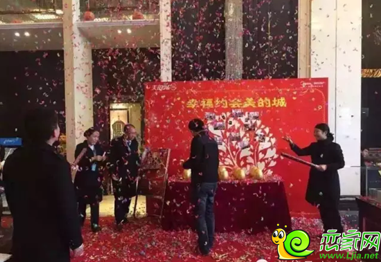 元旦美的城成交業(yè)主砸金蛋