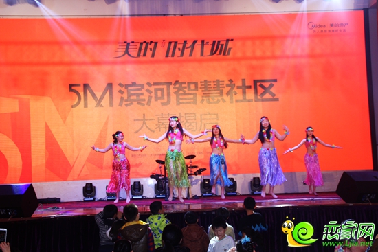 現(xiàn)場歌舞表演