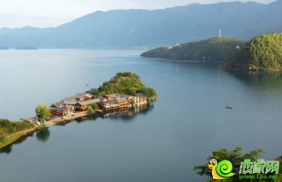 山水間的島居生活