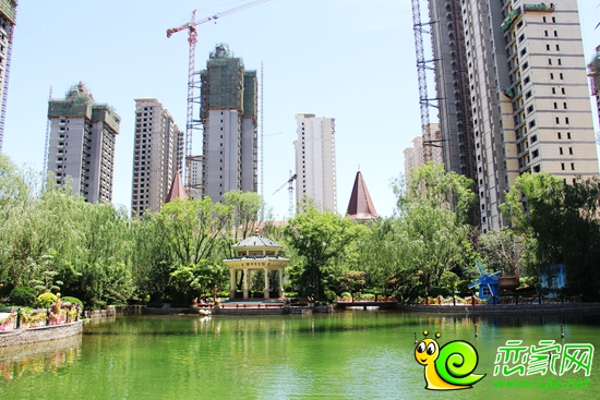 恒大名都小區(qū)內(nèi)湖實景圖