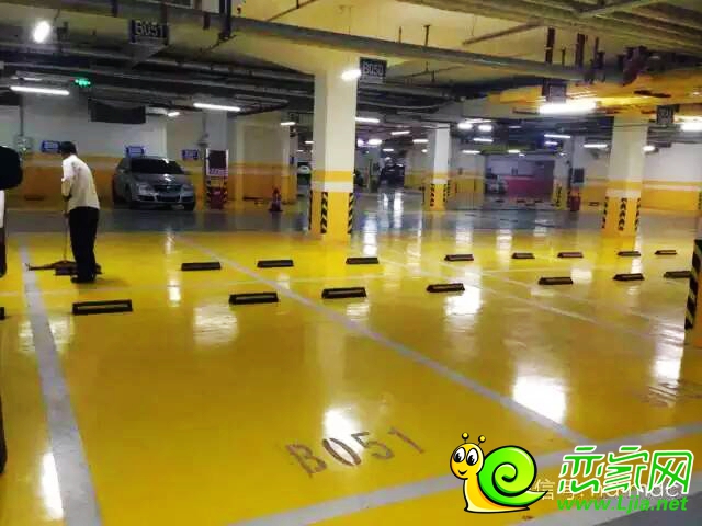 美的城車位